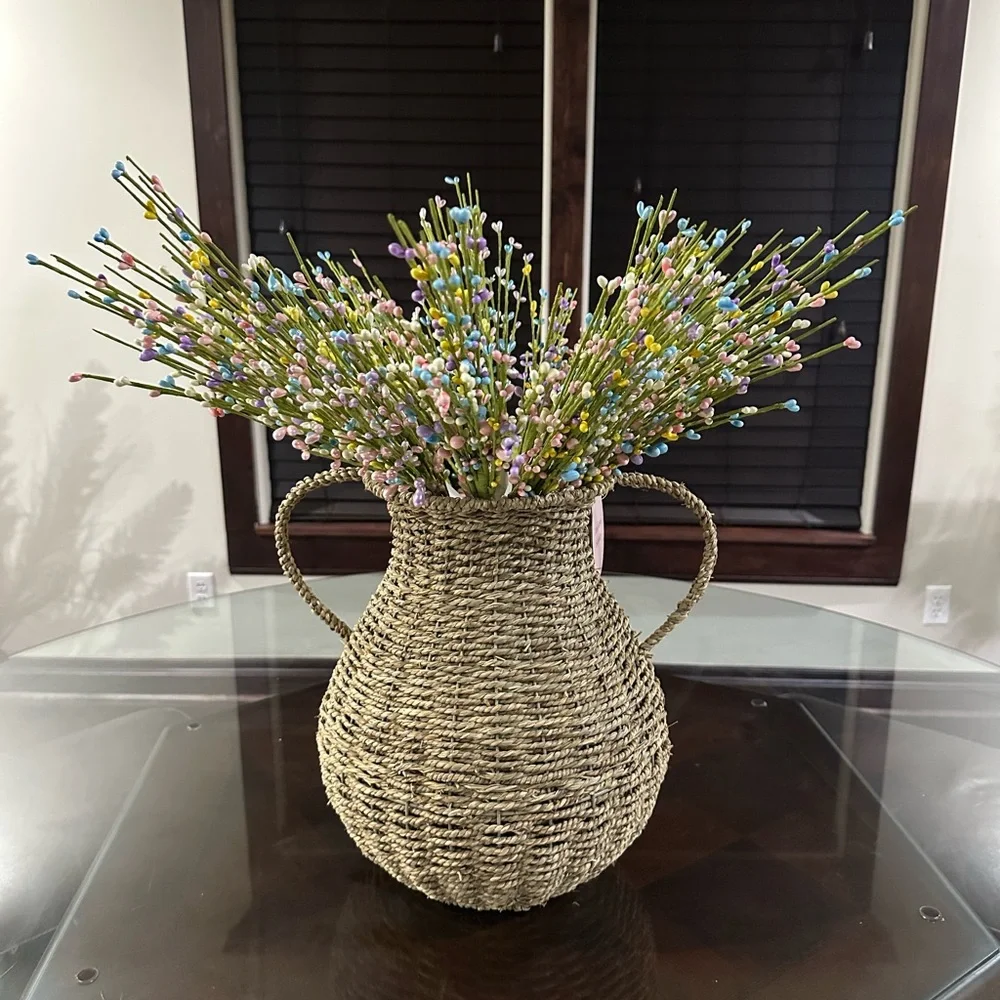 🌸New rattan banquet with Multicolor Floral Accents